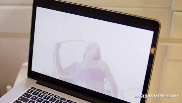 Stella Cox Masturbates To Lexie Candy Taking Ass Splitting Anal - porntry.com on poweredporn.com