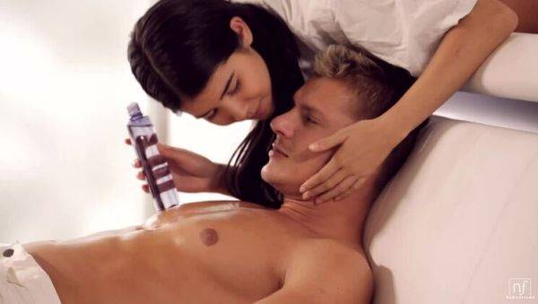 Massage Oils For Two - S18:E2 - porntry.com on poweredporn.com