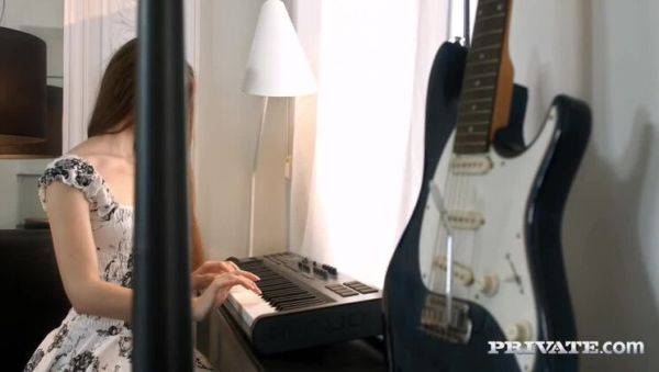 Teen Stefany Screams For More Hardcore Anal - porntry.com - Russia on poweredporn.com