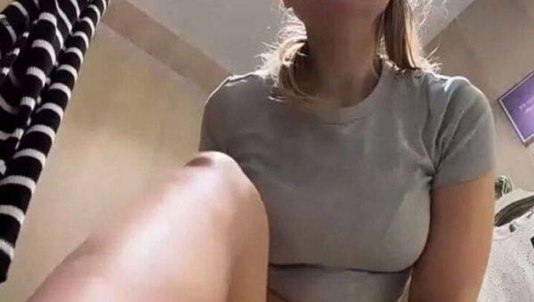 Juicy Amateur Squirts in Public - Hot Teen with Big Booty - veryfreeporn.com on poweredporn.com