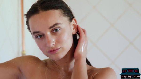 Ukrainian Yana And Gloria Are Smokin Steamy With Penelope Y Sophia - videohdzog.com - Russia - Ukraine on poweredporn.com