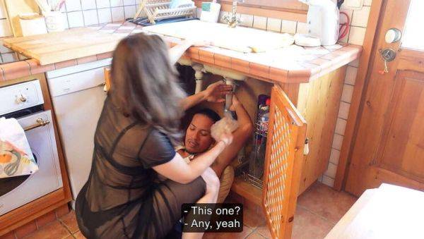 Amateur White Girl Verashia Gets Dirty with Plumber in Hot Interracial Roleplay - veryfreeporn.com on poweredporn.com