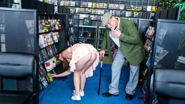 Ginger Grey and Evan Stone in Hot POV Blowjob with Big Ass and Small Tits - veryfreeporn.com on poweredporn.com