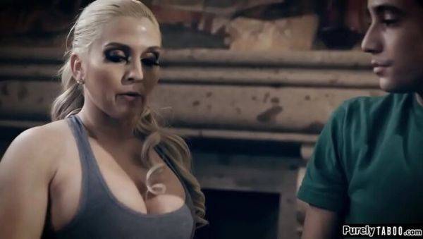 Busty Step Mom Christie Stevens Seduces Stepson With Shaved Pussy - veryfreeporn.com on poweredporn.com