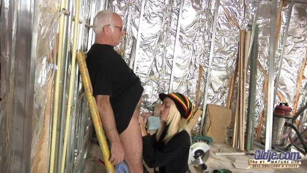 The Horny Assistant - porntry.com on poweredporn.com