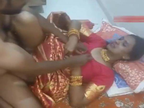 Hindi Sex - Indian Desi Girl In Room / Lesbian Indian Girlfriend - desi-porntube.com - India on poweredporn.com