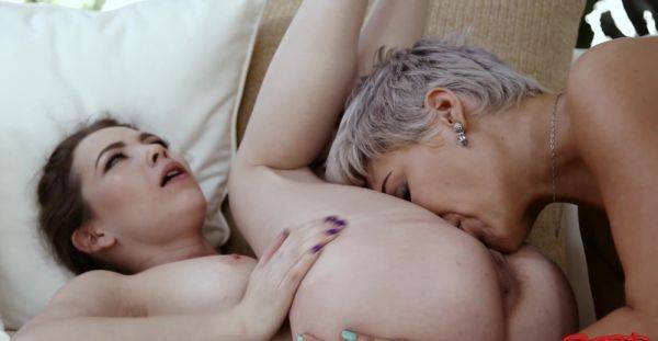 Naked mature and her slutty d***er mix perversions in surreal lezzie duo - alphaporno.com on poweredporn.com