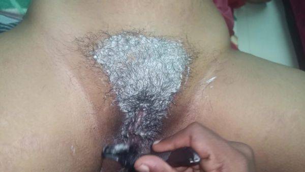 Clean Shave In Husband Shave To Wife The Hair And Make Cute Latest Designs Viral Video - desi-porntube.com - India on poweredporn.com