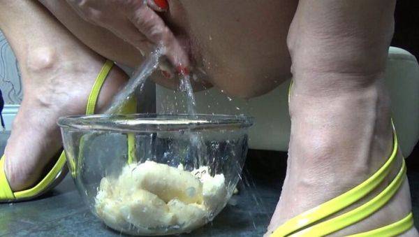 AnnaBUST Extreme Pissing & Banana Fetish - Amateur MILF Golden Shower & Food Play - xxxfiles.com on poweredporn.com