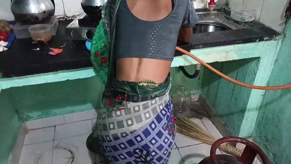 Desi Bhabhi Raniki Chut Gets Doggy Style Fuck in Kitchen by Brother-in-Law's Big Cock - veryfreeporn.com - India on poweredporn.com