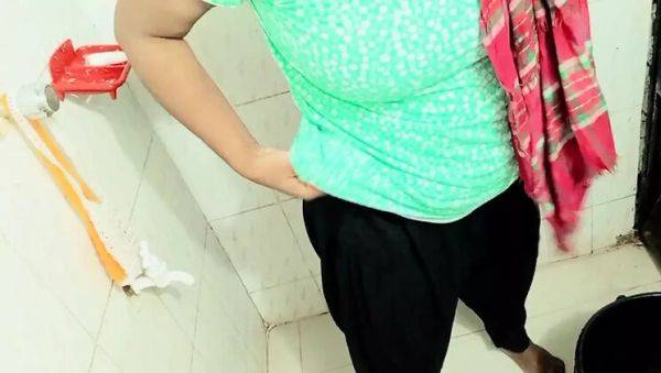 Step Cousin Fucks Step Brother Loudly In Bathroom - Indian 18 Year Old Bhabhi Moaning - veryfreeporn.com - India on poweredporn.com