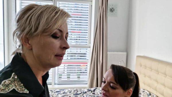 Lesbian MILFs Devon Breeze & Wanilianna Scissoring in Nylon Stockings - Who Cums First? - veryfreeporn.com - Britain on poweredporn.com