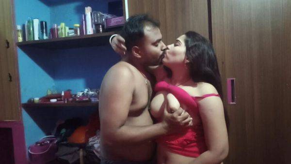 Sona Bhabhi Hot Desi Girlfriend Kissing and Hard Fucking with Boyfriend - veryfreeporn.com - Britain - India on poweredporn.com