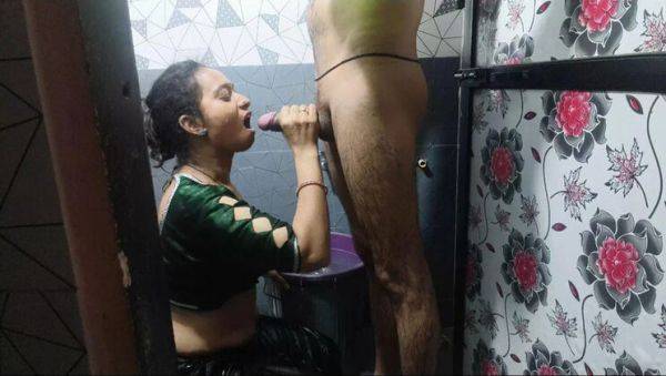 Hot Indian Desi Girl Sagita Sharm First Time Blowjob & Face Fuck in Bathroom 4K - veryfreeporn.com - India on poweredporn.com