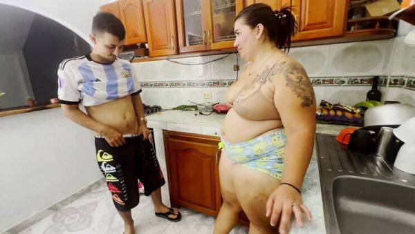 Kitchen Fuck with Latina Big Ass Mom - Homemade Viral Scandal - veryfreeporn.com - Spain - Colombia on poweredporn.com