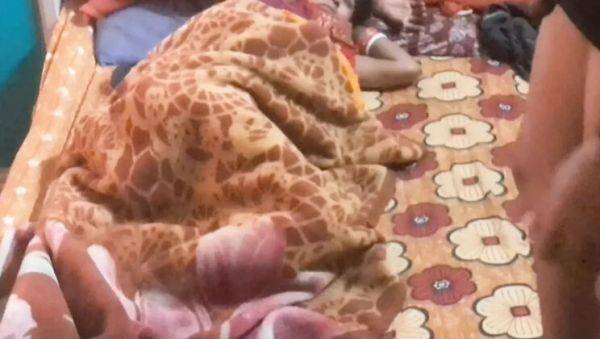 Hindi Audio Bustipriya First Time Indian Bhabhi Chudai Video - House Stage - porntry.com - India on poweredporn.com