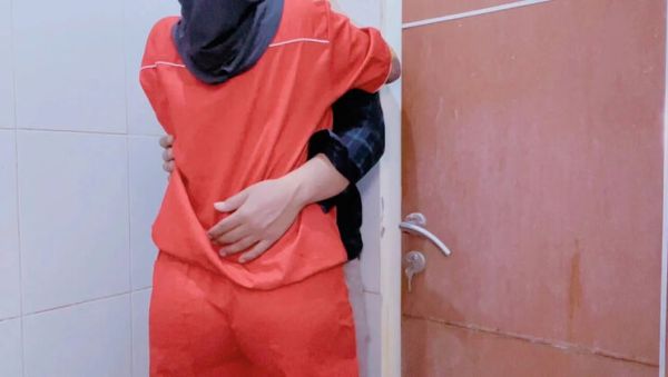 Indonesian Hijab Girl Nadalyne Gets Creampie Fucked by Boyfriend in Public Toilet - veryfreeporn.com - Indonesia on poweredporn.com