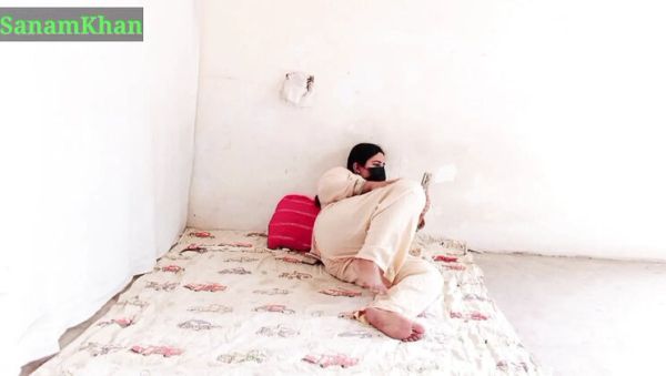 Desi Bhabhi Solo Masturbation - Pakistani Girl Fingering Her Big Ass in Calm Evening Mood - veryfreeporn.com - Usa - India - Pakistan on poweredporn.com