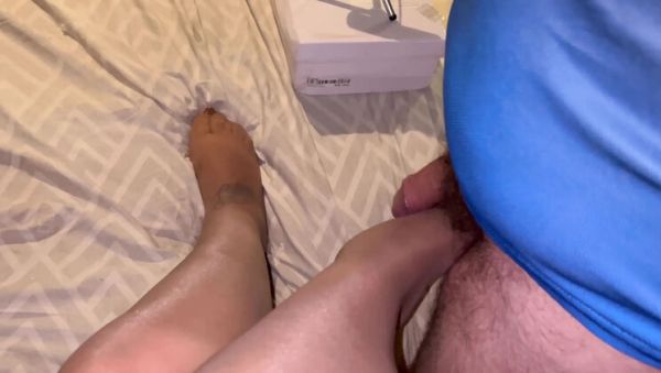 Amateur BBW Wife Films Cum On Her Pantyhose Feet With Smartphone - porntry.com - Italy - Japan on poweredporn.com