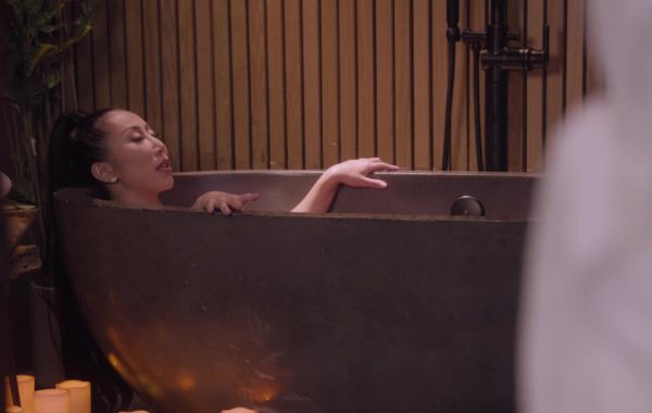 Allie Nicole and Nicole Doshi share a big toy peaches - alphaporno.com on poweredporn.com