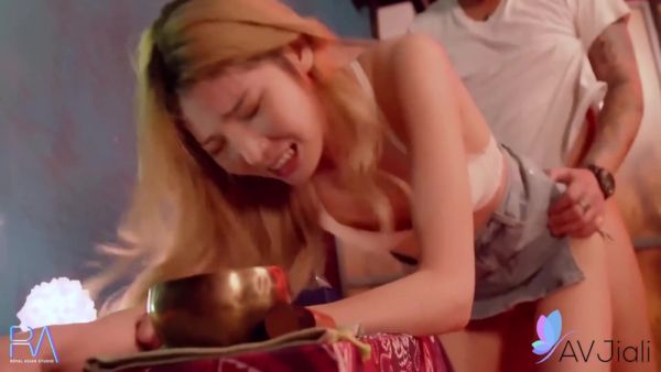 Decides To See A Medium To Help Turn Her Life Around With Sofia Takigawa, Wu Fangyi And Li Zhiyan - videohdzog.com on poweredporn.com