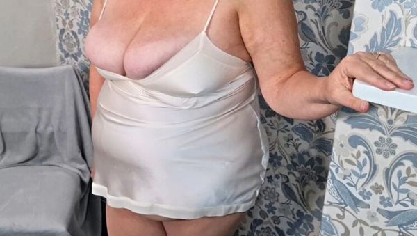 Amateur BBW Wife Homemade - Bury Your Face in Her Massive Natural Tits - xxxfiles.com - Britain on poweredporn.com