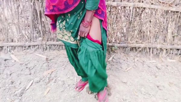 Bihar Tr Xhtad Village Nomita Bhabhi Fingerings Outdoors With Village Bhabhi - desi-porntube.com - India on poweredporn.com