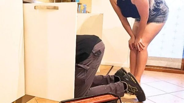 Amateur Italian Wife Cheats With Hot Plumber In Kitchen - Cuckold Desire - porntry.com - Italy on poweredporn.com