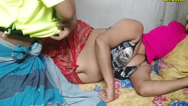 Dabar Hot Mlif Tamil Real Home - Village Bhabhi - desi-porntube.com - India on poweredporn.com