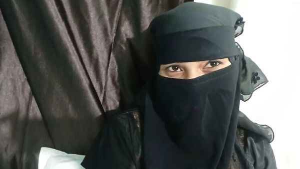 Desi Muslim Wife Seduces Hubby in Homemade Amateur Video - porntry.com - India on poweredporn.com