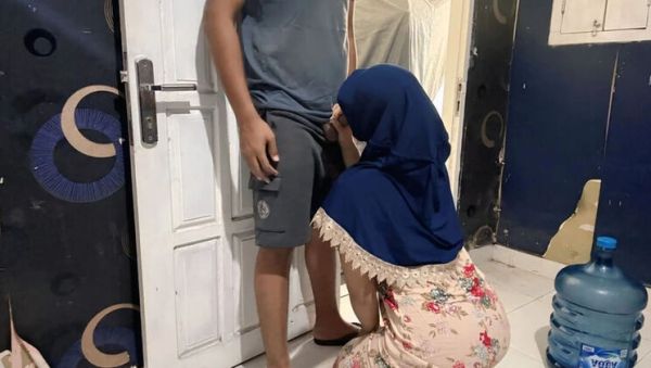 Clarelia Hot Housewife Forced Gardener Blowbang Cheating Viral - veryfreeporn.com - Indonesia on poweredporn.com