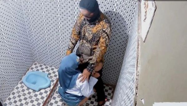 Indonesian Hijab Teacher Fucks Student in Public Toilet - Clarelia Jamsen Blowjob Viral - porntry.com - Indonesia on poweredporn.com