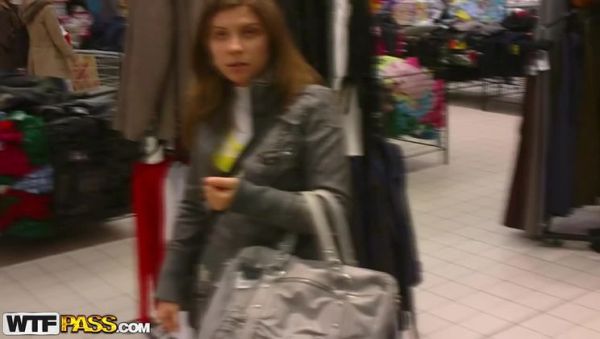 Couple sex tape from the pool - veryfreeporn.com on poweredporn.com