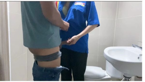 Hijab Girl Clarelia Rough Toilet Sex With Jamsen - Indonesian Amateur Blowjob & Cum in Mouth - veryfreeporn.com - Britain - Indonesia on poweredporn.com