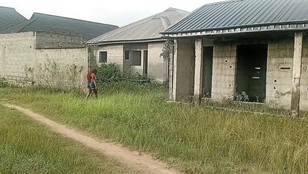 Creamyshuga's Threesome with Two Wives Fucking in Abandoned Building - veryfreeporn.com on poweredporn.com