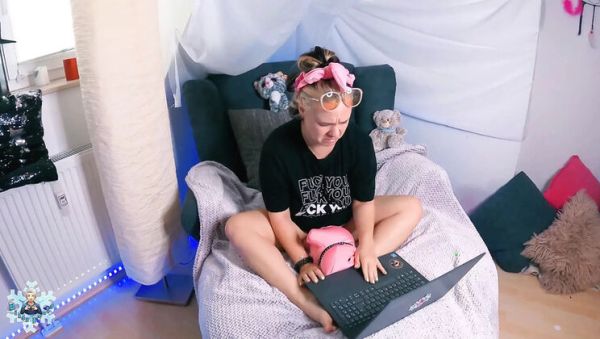 Amateur BBW Nerd Turns Into Sex Mad Vampire - Big Ass Doggy Fucking & Cumshot Blowjob - porntry.com on poweredporn.com