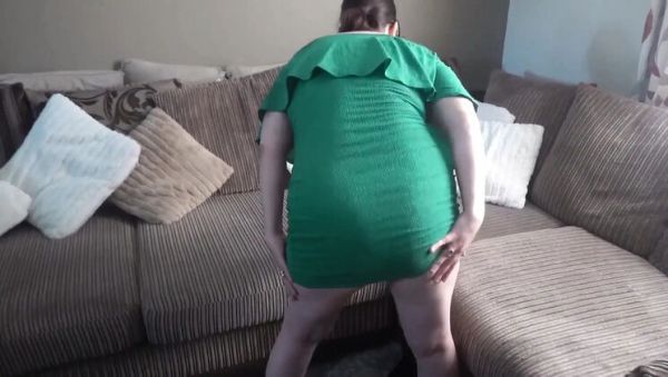Littlevixen Strip Tease in Green Dress - BBW Wife Spreads Legs Solo - porntry.com on poweredporn.com