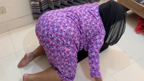 Indian Mallu In Big Ass Indian Hot Mallu Stepmom Stuck Under My Bed, Then I Fuck Her Anal & Cum Wild - desi-porntube.com - India on poweredporn.com