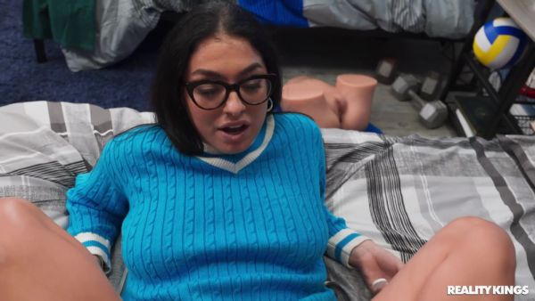 Replaces Johnnys Sextoy So He Can Fuck Her Until She - Violet Monroe - videohdzog.com on poweredporn.com