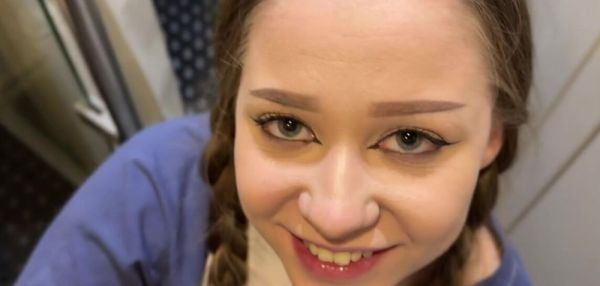 Helped Montanasvibe carry her things on the train, then fucked her in the toilet - inxxx.com on poweredporn.com