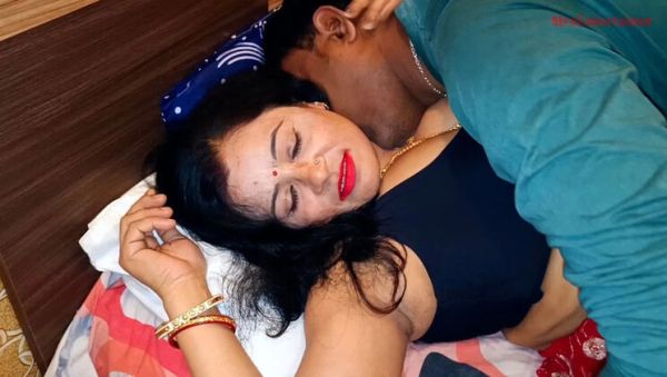 Desi Indian Rich Wife Fingering and Fucking Servant - Rough Sex with Big Nipples - veryfreeporn.com - India on poweredporn.com