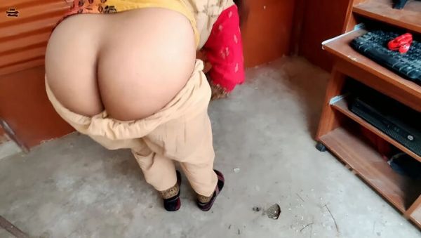 Desi Pakistani Muskan Rani Homemade Viral Sex - Amateur Housewife Doggy Style Fucked - xxxfiles.com - Pakistan on poweredporn.com