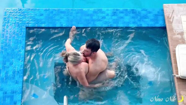 Milf Nina Nite Hot Tub Blowjob & Underwater Sex Creampie - porntry.com - Britain on poweredporn.com