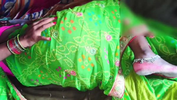 Desi Bhabhi in Green Saree Takes Brother's Big Black Cock in Her Pussy - Hot Village Sex - veryfreeporn.com - India on poweredporn.com