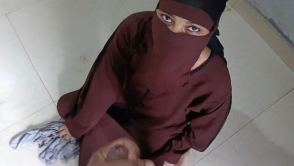 Desi Muslim Blonde Housewife Sucks Boss Cock Close Up - porntry.com - India - Turkey - Indonesia on poweredporn.com