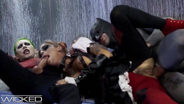 Harley Quinn Anal Threesome with Joker & Batman - DC Cosplay Fuck - xxxfiles.com on poweredporn.com