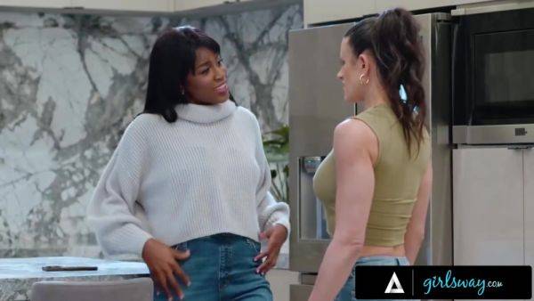 Watch Radiant Penny Barber And Nicole Kitts Action - videomanysex.com on poweredporn.com