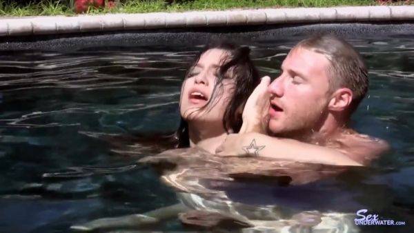 Saucy Vixen Incredible Underwater Sex Video - videomanysex.com on poweredporn.com