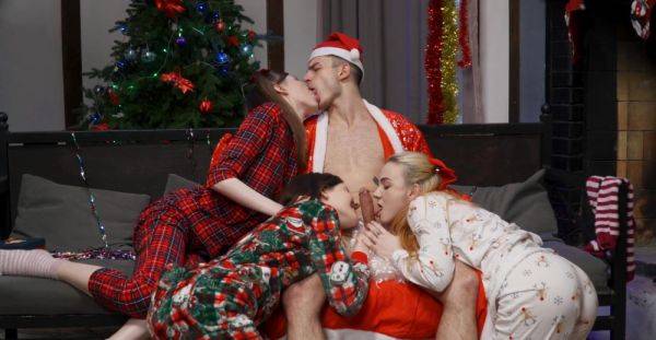 Insolent young babes swap this dick between their muffs in amazing kinks - xbabe.com on poweredporn.com