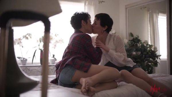 Brooklyn Gray First Day Of College - Olive Glass, Brooklyn Gray - videomanysex.com on poweredporn.com